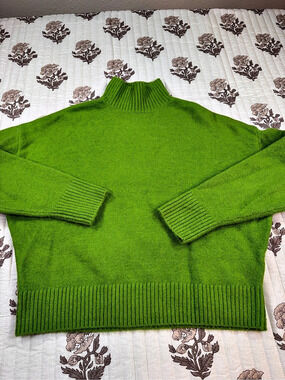 Zara Green Mock Neck 5% Wool blend Knit Sweater over sized & crop waist. Sz Med